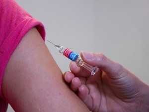 Противопоказания к вакцинации против ковида назвали врачи 