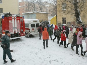 Массовая эвакуация 149 школ на Сахалине: поступили сообщения о минировании 