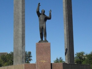 Отца мальчика, повредившего памятник Гагарину в Оренбурге, привлекли к ответственности