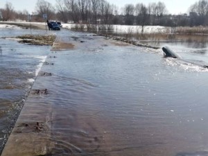 Весенние подтопления начались: три дороги затопило в Челябинской области