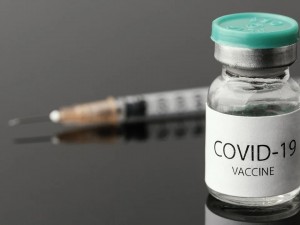 Противопоказания к вакцинации «ЭпиВакКороной» назвали в Роспотребнадзоре